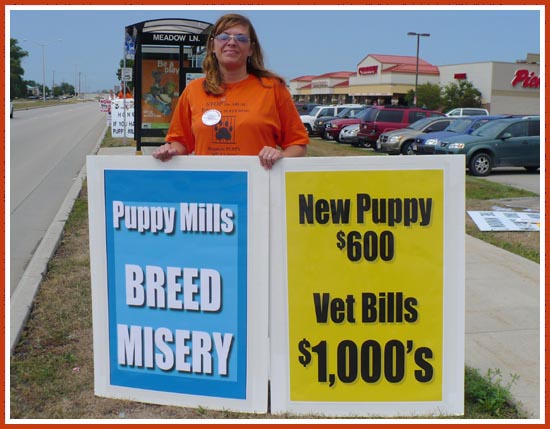 Protest at Pewaukee Petland, 23 August 08